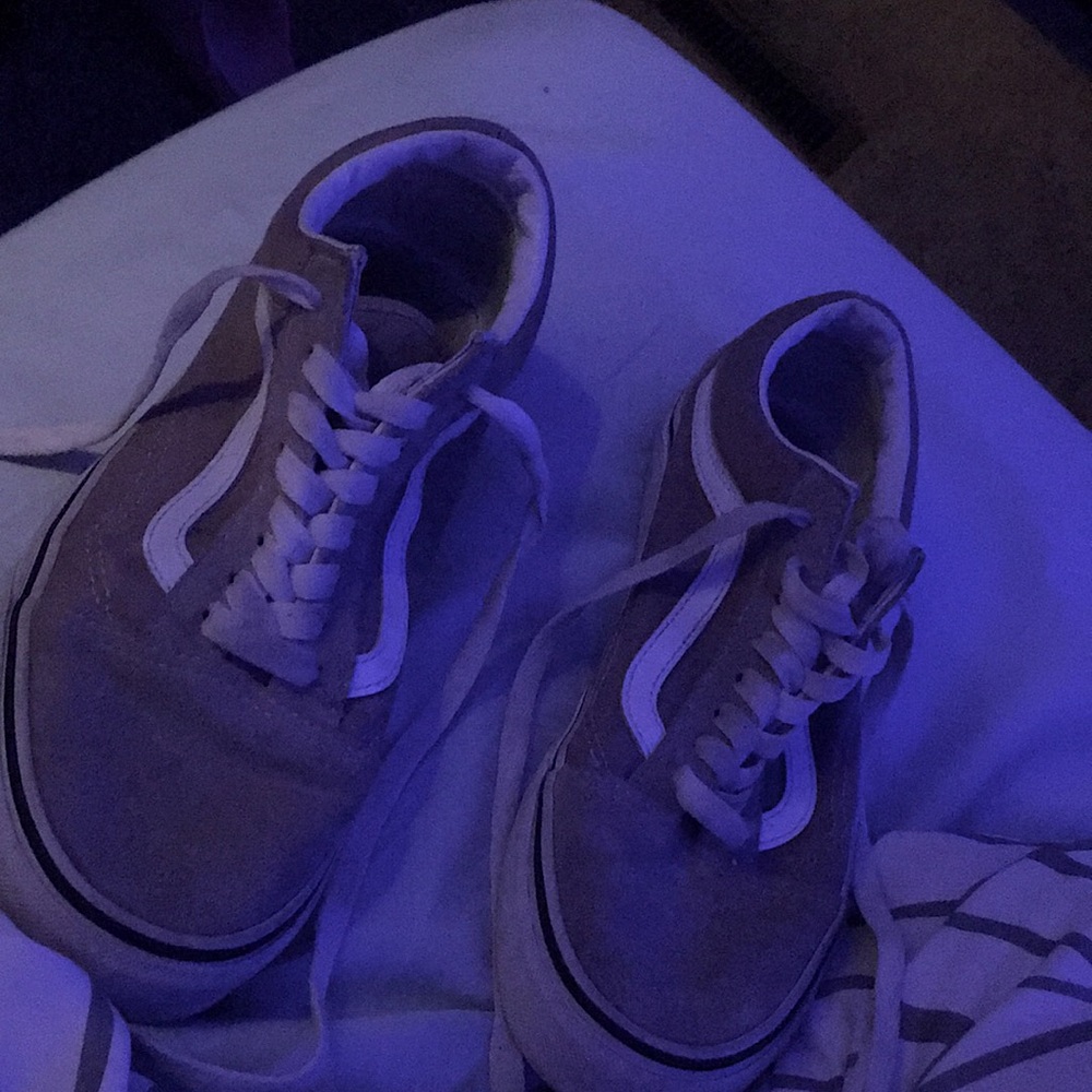 Used only twice. Very cute for a summer or fall out fit. In great condition.